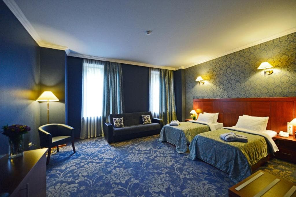 Pine Astoria Hotel 2